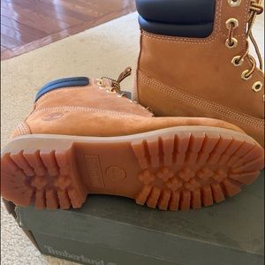 Timberland Boots women size 10/ men’s 7